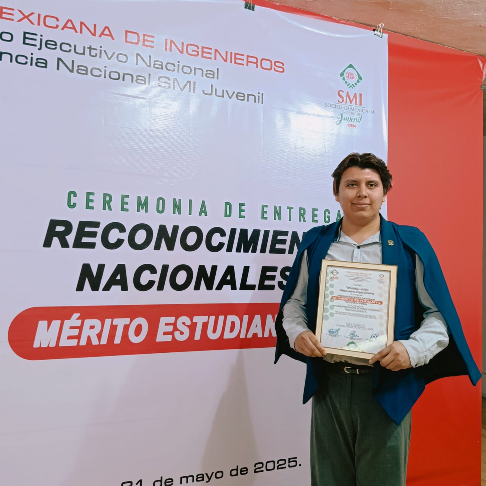 <b>Egresado del CETis No. 91 recibe Reconocimiento Nacional al Mérito Estudiantil 2025</b>